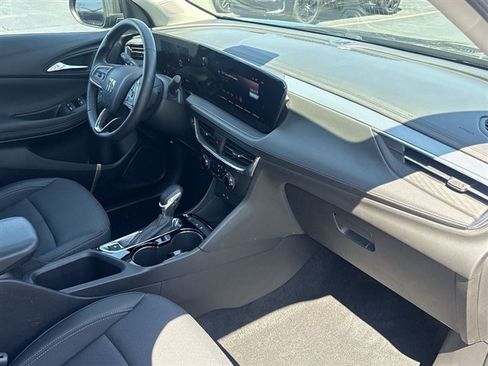 Certified 2025 Buick Encore GX Preferred FWD image 27