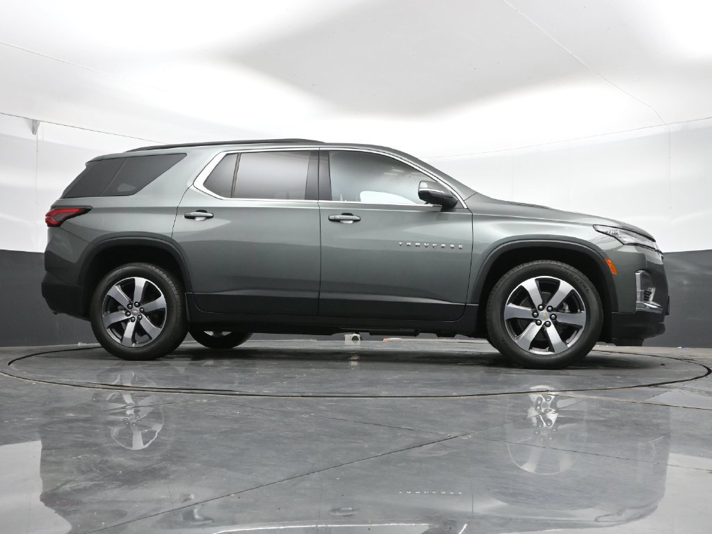 Used 2022 Chevrolet Traverse LT w/ LT Premium Package AWD/4WD image 43