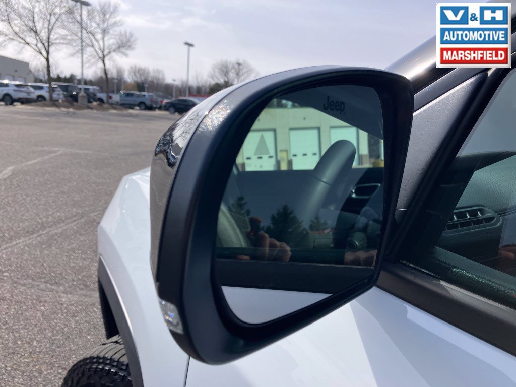 Used 2025 Jeep Compass Trailhawk AWD/4WD image 22