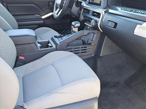 Used 2025 Toyota Tacoma SR5 AWD/4WD image 25