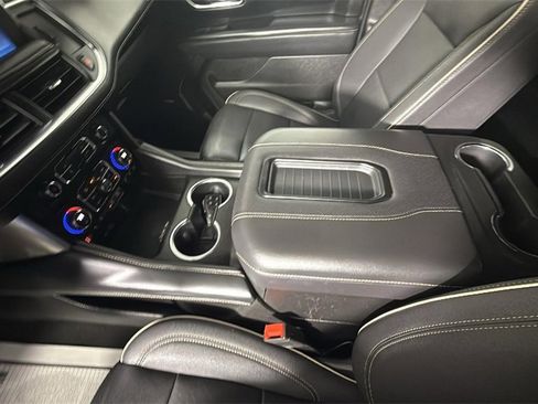 Used 2023 Chevrolet Suburban Premier image 23