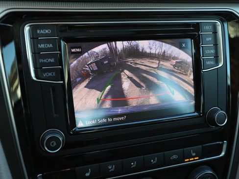 Used 2018 Volkswagen Passat 2.0T SE image 20