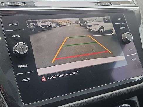 Used 2022 Volkswagen Tiguan SE w/ Panoramic Sunroof Package image 15