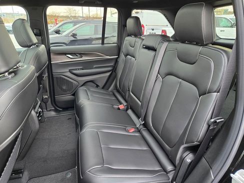 New 2025 Jeep Grand Cherokee Limited image 29