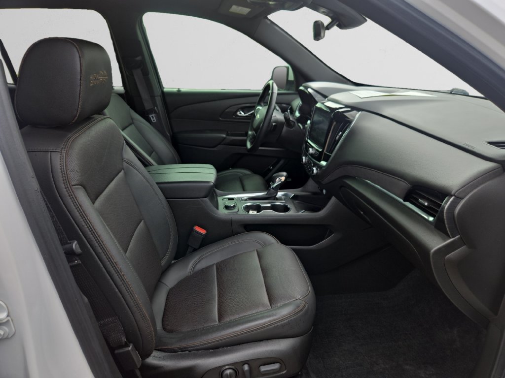 Used 2023 Chevrolet Traverse High Country w/ LPO, Floor Liner Package AWD/4WD image 15