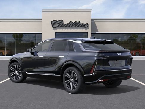 Used 2027 Cadillac Lyriq Luxury w/ LPO, Floor Liner Package AWD/4WD image 3