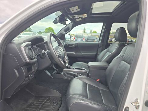 Used 2019 Toyota Tacoma TRD Off-Road AWD/4WD image 20