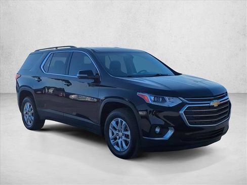 Used 2020 Chevrolet Traverse LT image 3