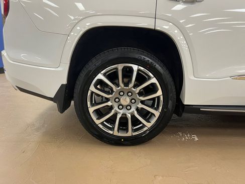 Used 2021 GMC Acadia Denali w/ Denali Ultimate Package image 27