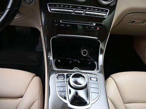 Used 2019 Mercedes-Benz GLC 300 4MATIC image 12