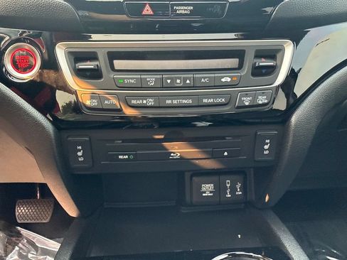 Used 2017 Honda Pilot Touring image 15