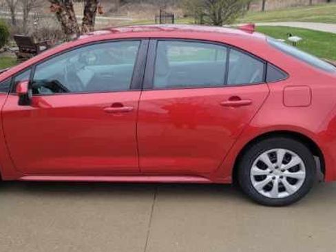 Used 2021 Toyota Corolla LE image 3