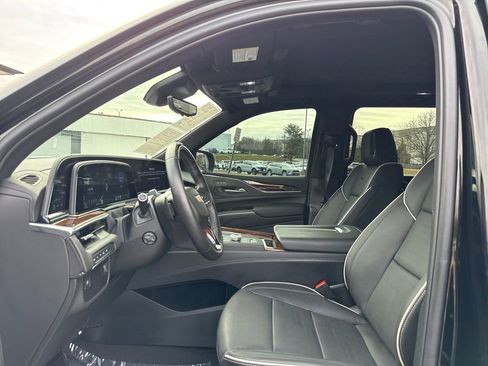 Used 2024 Cadillac Escalade ESV Premium Luxury image 11