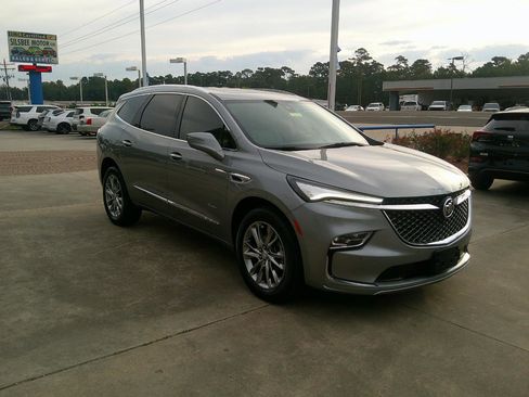 Used 2023 Buick Enclave Avenir w/ Avenir Technology Package FWD image 5
