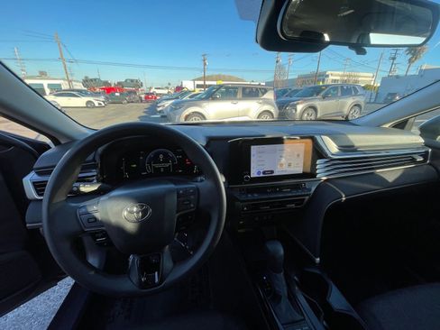 Used 2025 Toyota Camry LE image 34