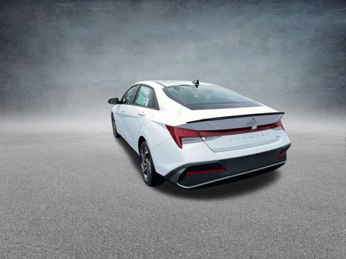 New 2025 Hyundai Elantra SEL image 17
