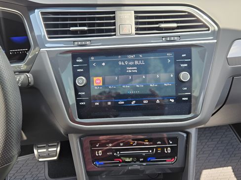 Used 2023 Volkswagen Tiguan SE R-Line FWD image 19