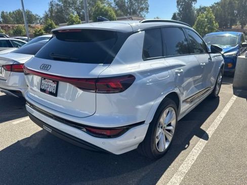 Used 2025 Audi Q6 e-tron Premium w/ Convenience Package RWD image 4