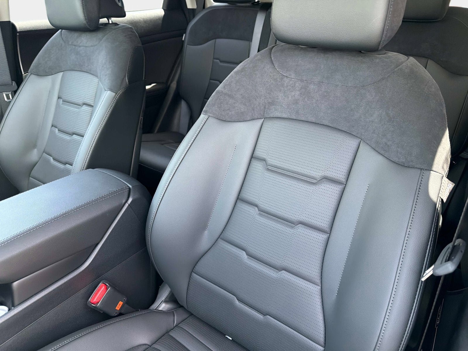 New 2026 Kia Sportage SX FWD image 17