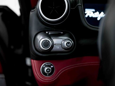 Used 2020 Ferrari Portofino RWD image 70