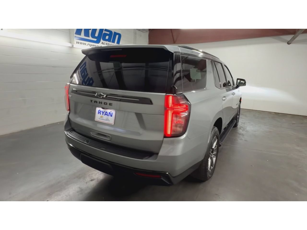 Used 2024 Chevrolet Tahoe Z71 w/ Luxury Package AWD/4WD image 8