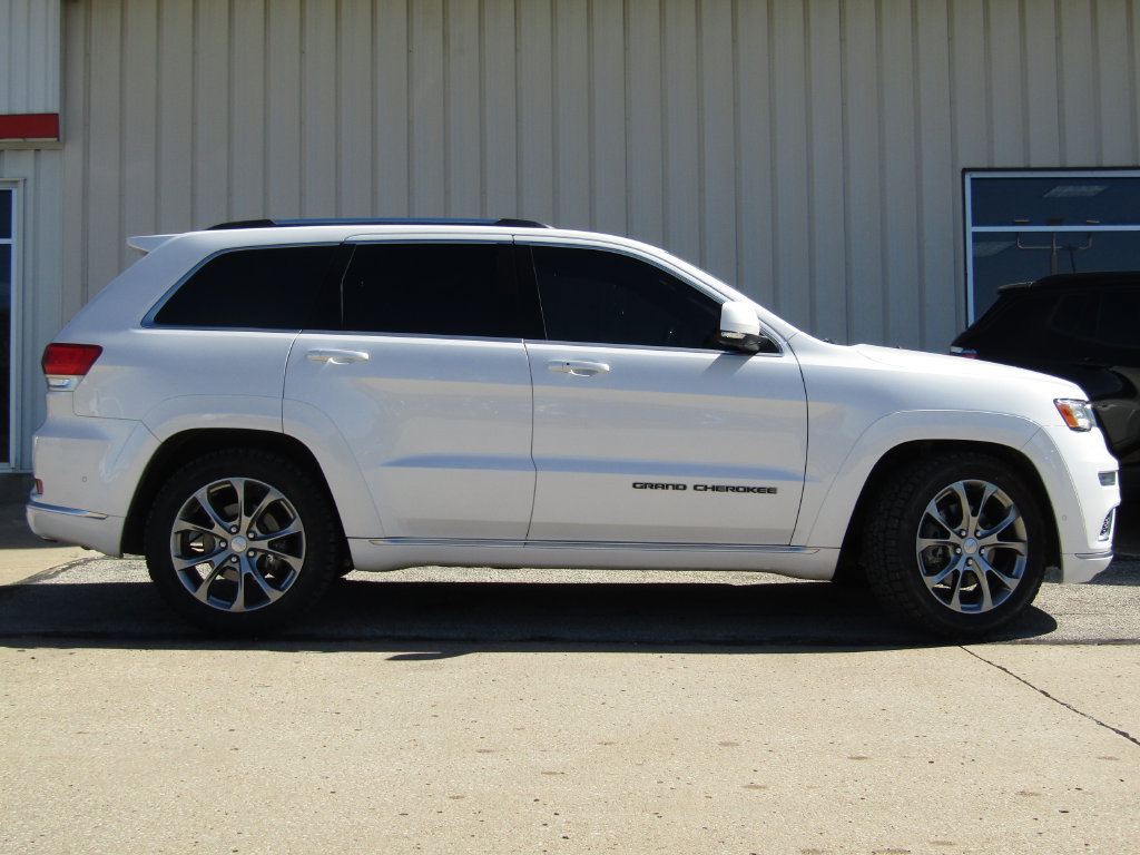 Used 2021 Jeep Grand Cherokee Summit AWD/4WD image 2