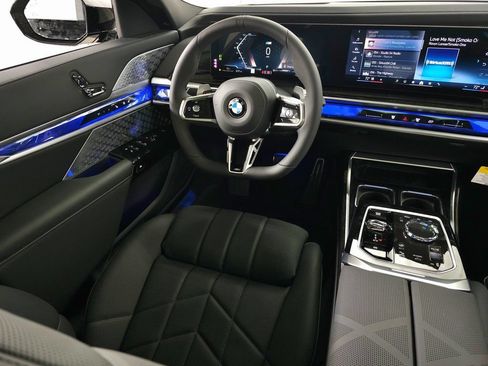 Used 2026 BMW 760i xDrive w/ Executive Package AWD/4WD image 14