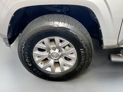 Used 2018 Toyota Tacoma SR RWD image 13