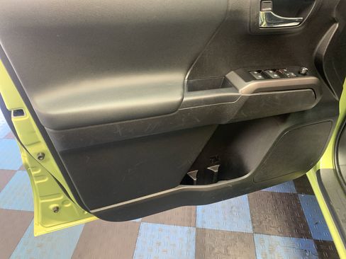 Used 2023 Toyota Tacoma TRD Off-Road image 12