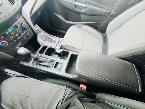 Used 2017 Ford Escape SE w/ SE Cold Weather Package image 29