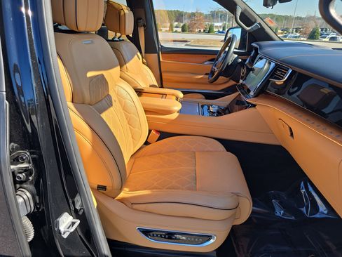 Used 2022 Jeep Grand Wagoneer Series III w/ Rear Seat Video Group 1 image 10