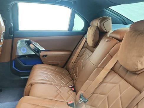 Used 2023 BMW i7 xDrive60 image 31