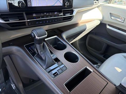 Used 2022 Toyota Sienna XLE w/ XLE Plus Package image 20