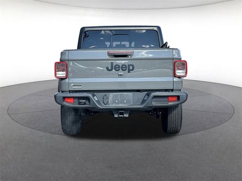 Used 2022 Jeep Gladiator Sport image 4