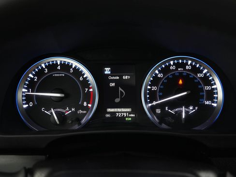 Used 2018 Toyota Highlander XLE AWD/4WD image 25