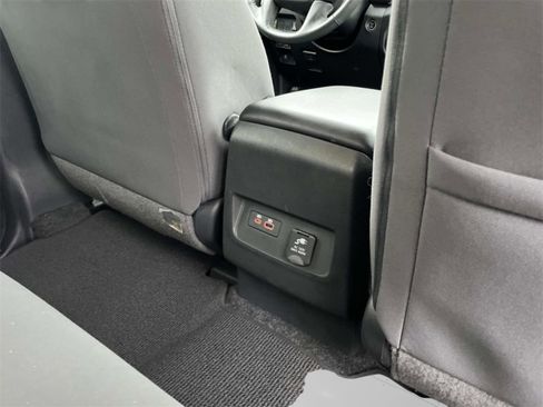 Used 2024 Nissan Frontier SV w/ SV Convenience Package image 19