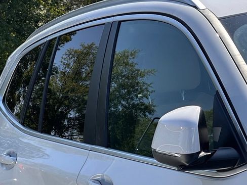 Used 2024 BMW X3 xDrive30i w/ Convenience Package AWD/4WD image 3