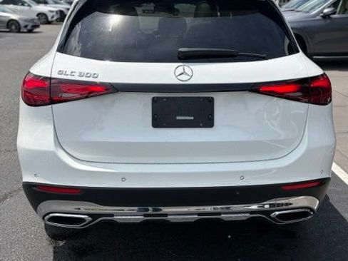 Used 2025 Mercedes-Benz GLC 300 image 4