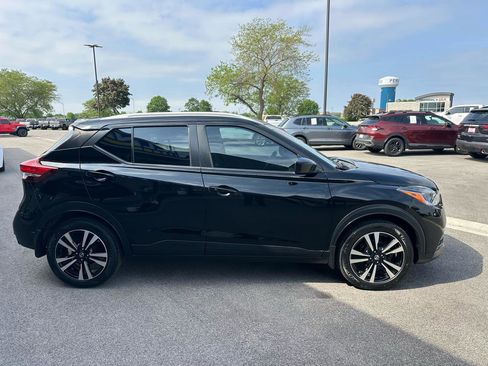 Used 2019 Nissan Kicks SV FWD image 8