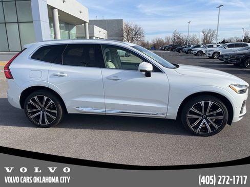 Certified 2023 Volvo XC60 B5 Ultimate w/ Climate Package image 4