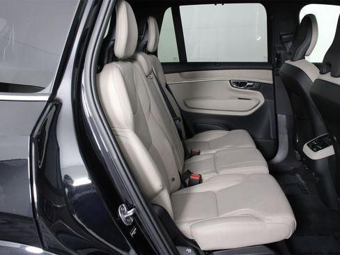 Certified 2025 Volvo XC90 B6 Ultra image 30