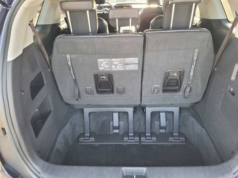 Used 2025 Kia Carnival FWD image 6