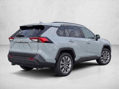 Used 2019 Toyota RAV4 XLE Premium FWD image 7
