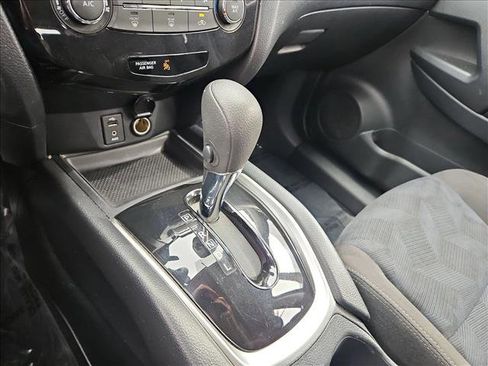 Used 2015 Nissan Rogue S image 17