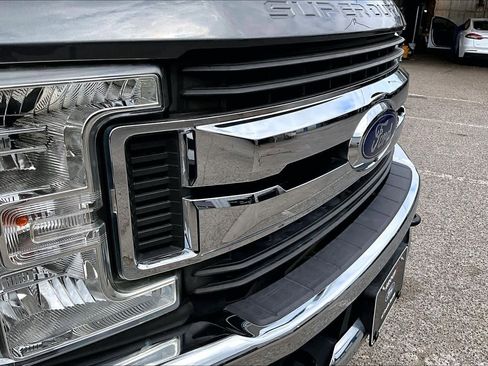 Used 2019 Ford F250 XL w/ STX Appearance Package image 35