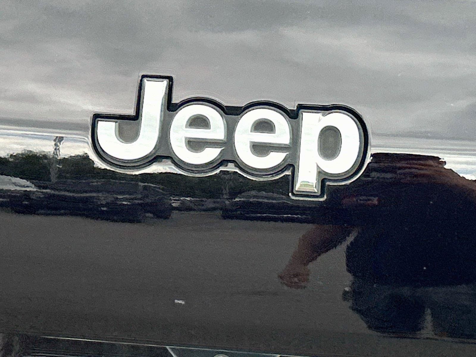 Used 2022 Jeep Grand Cherokee L Limited w/ Trailer Tow Group (B) AWD/4WD image 12