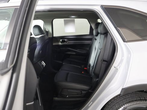 Used 2023 Kia Sorento S w/ Panoramic Sunroof Package image 31