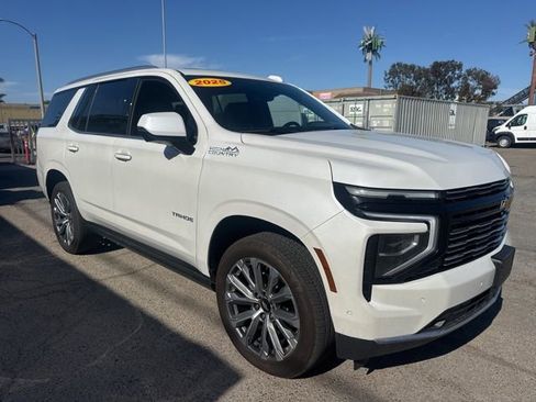 Used 2025 Chevrolet Tahoe High Country AWD/4WD image 3