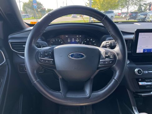 Used 2020 Ford Explorer XLT w/ Equipment Group 202A AWD/4WD image 10