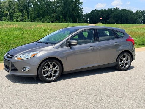 Used 2014 Ford Focus SE w/ Equipment Group 201A FWD image 12